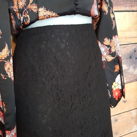 BLACK lace skirt - Picture 3 of 8
